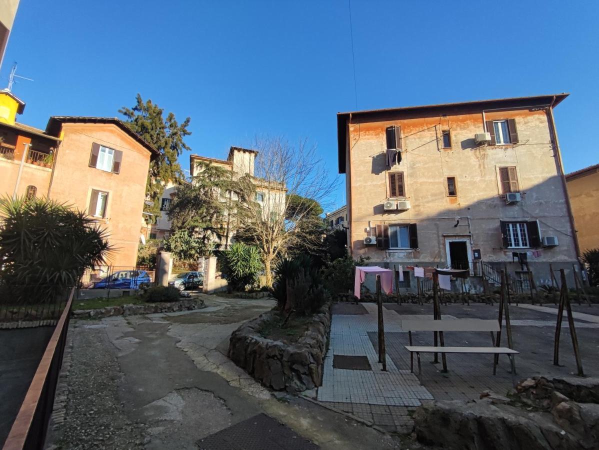 Appartement Lotto 30 Metro Garbatella à Rome Extérieur photo